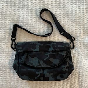 Lululemon Festival Crossbody 5L Bag, Jacquard Camo - Like New!